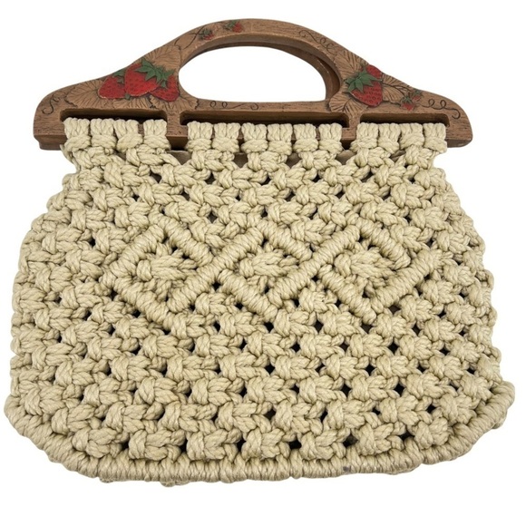 VINTAGE 70’s Macramé Boho Strawberry Handle Cream Woven Clutch Boho - Picture 3 of 8